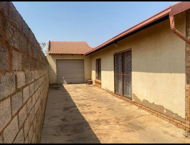 2 BEDROOM HOUSE FOR SALE IN PROTEA GLEN